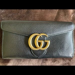 Gucci marmont wallet.